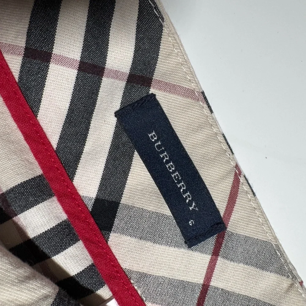 vintage burberry skirt - never worn bought it 2 years ago it was so to small - Picture 2 of 4